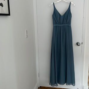 Brideside Mary Kate Bridesmaid’s dress in color 882 size 4. Worn once.